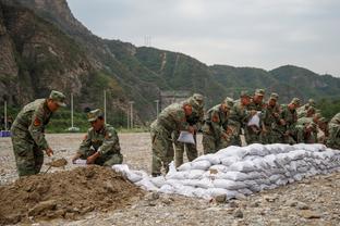 拼尽全力了！浓眉13中8砍下18分6篮板